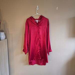 Vintage Movie Star red satin sleep shirt size large